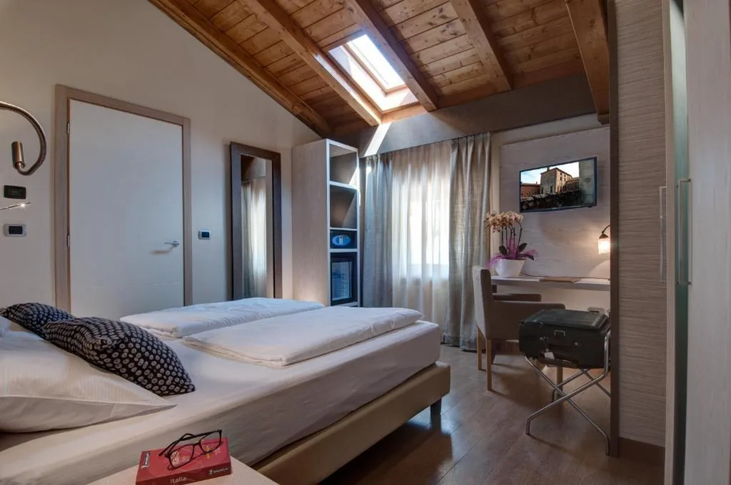 Attic Double Room — Hotel Galvani
