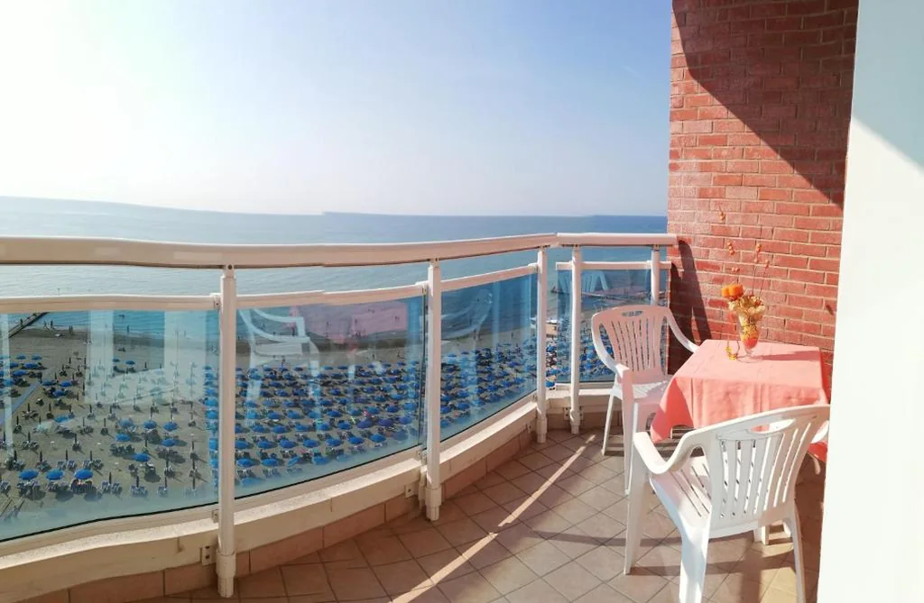 Camera Matrimoniale o Doppia con Letti Singoli con Vista Mare e Balcone — Hotel Caravelle&MiniCaravelle