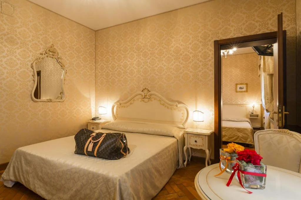 Double Room — Palazzo Guardi