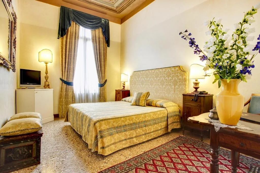Double Room — Palazzo Schiavoni Residenza d’epoca & Suite-Apartments