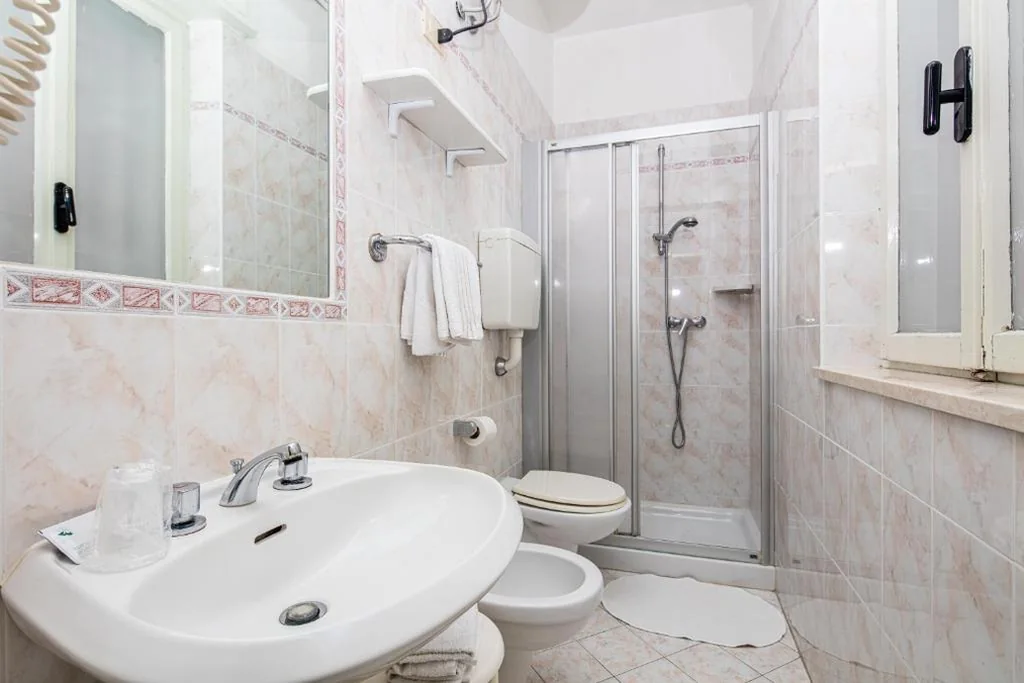 Small Double Room on Ground Floor — Hotel Marco Polo
