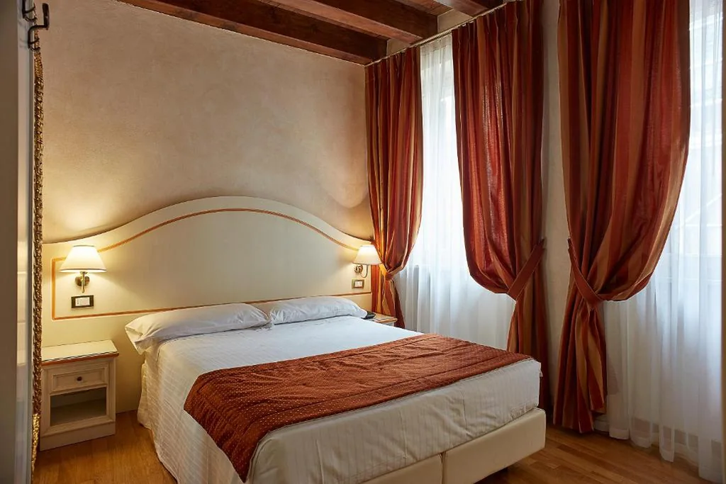 Camera Matrimoniale Piccola — Albergo Mazzanti