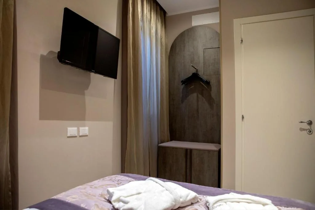Small Double Room — Alle Guglie Boutique Hotel