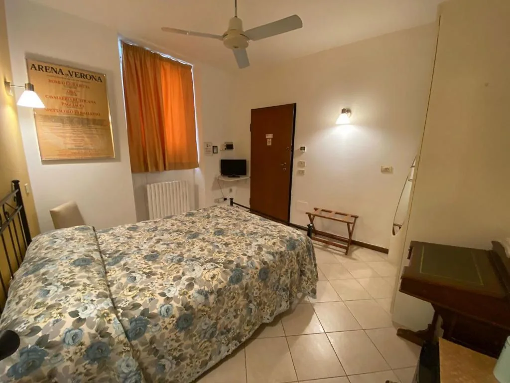 Small Double Room — Alloggio Le Casette di Zecca Giorgia