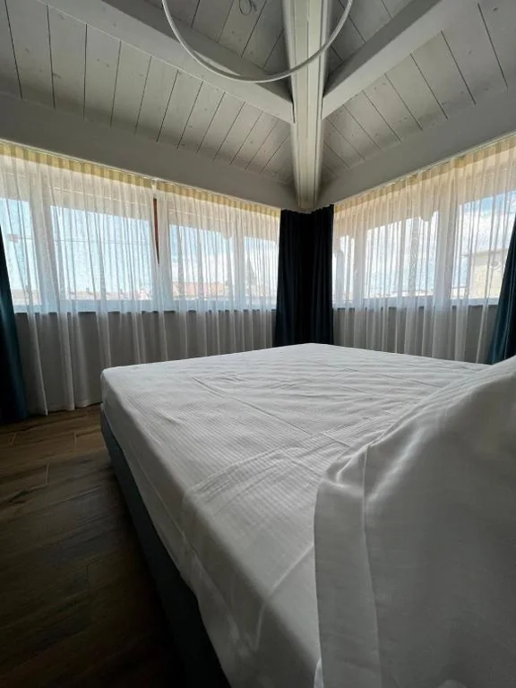 Camera Matrimoniale Piccola — C House Rooms Lake