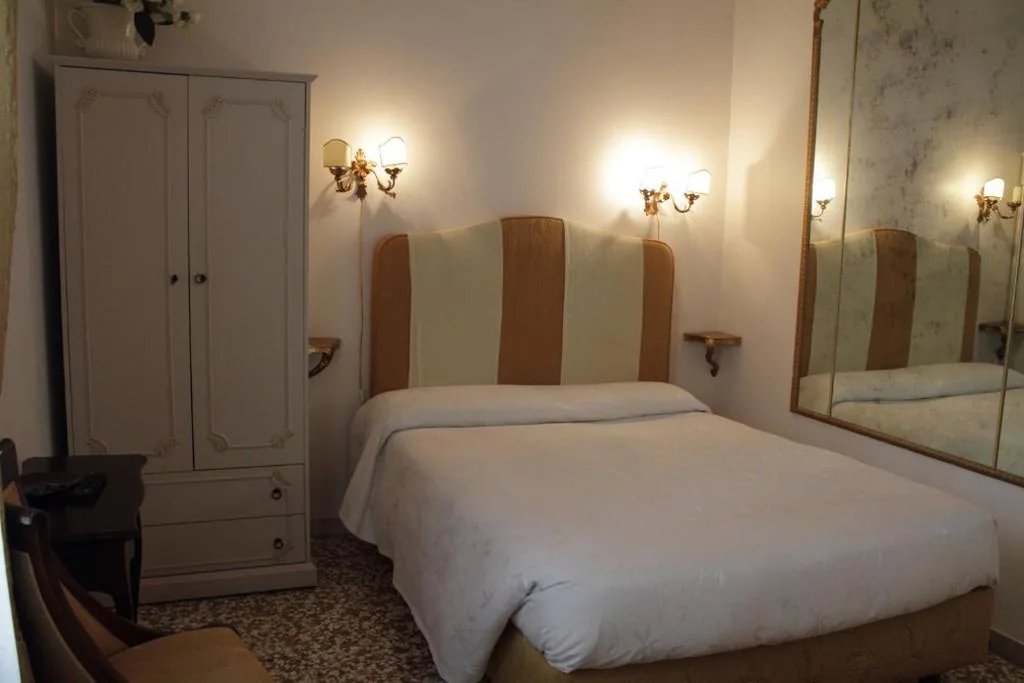 Small Double Room — Cà Del Modena Room only