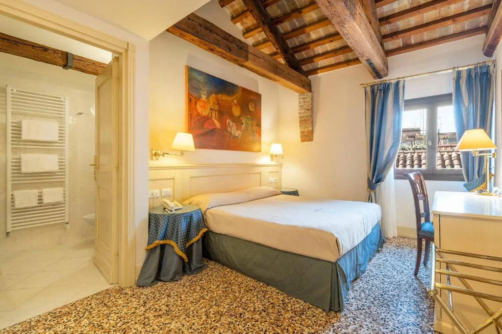 Small Double Room — Hotel Bella Venezia