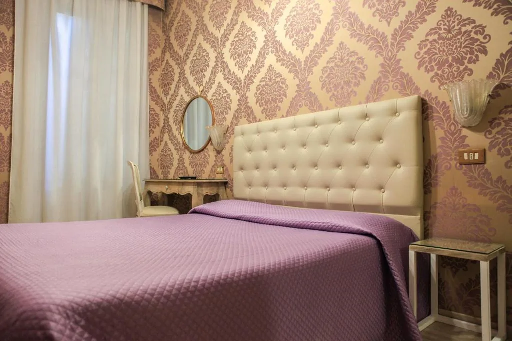Small Double Room — Hotel Bridge