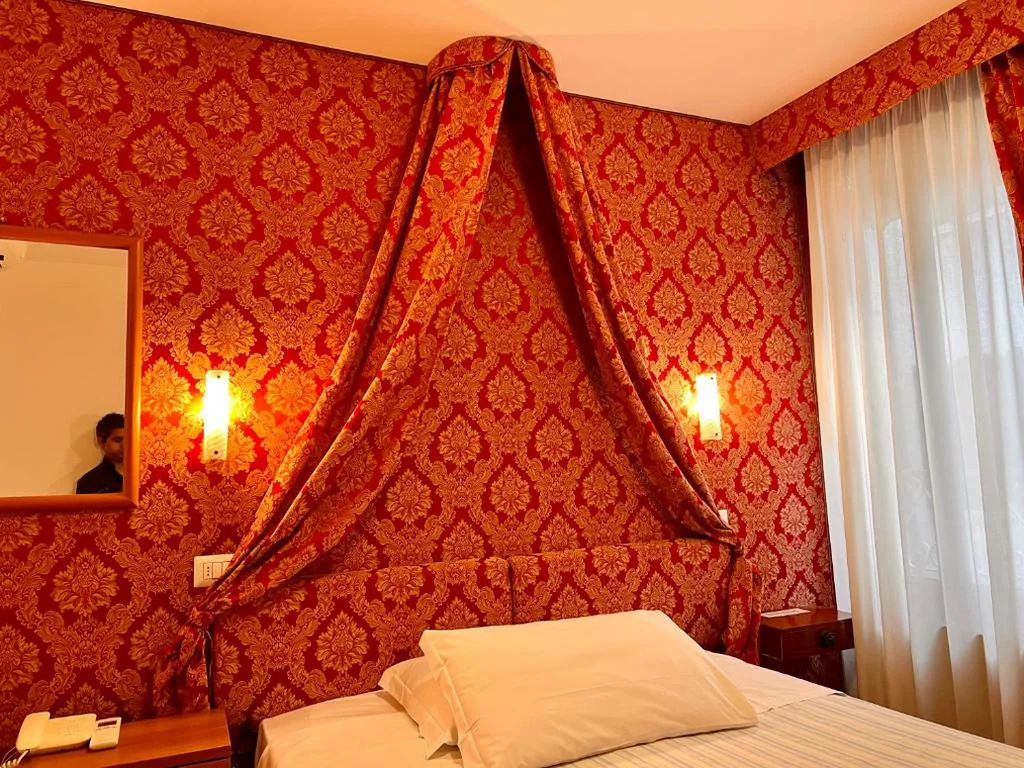 Camera Matrimoniale Piccola — Hotel Canada