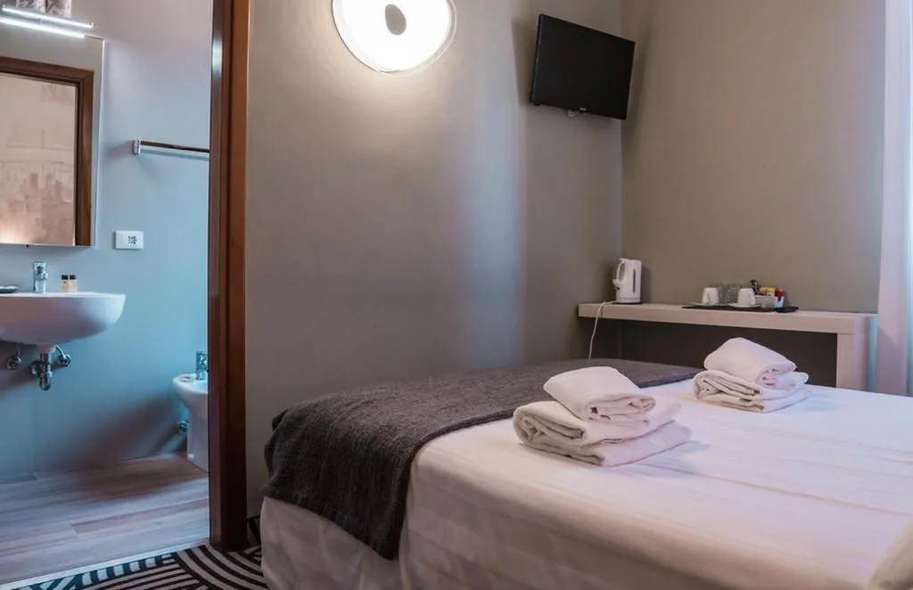 Small Double Room — Hotel Cannaregio 2357