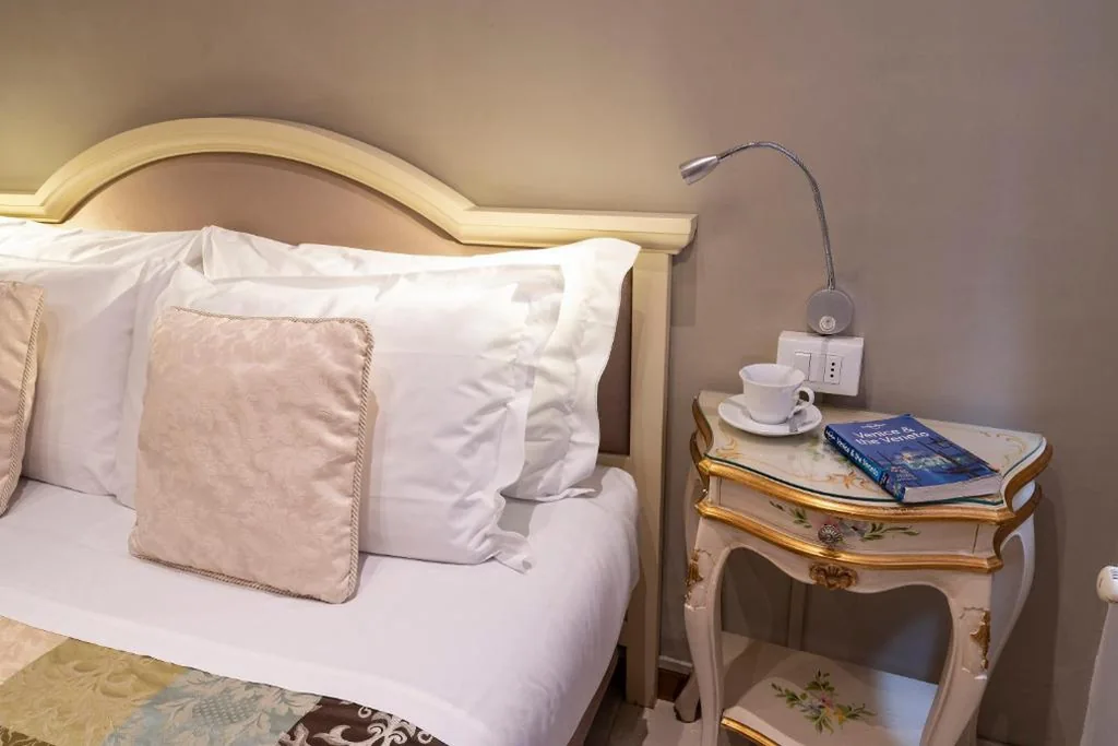 Small Double Room — Hotel Casa Petrarca
