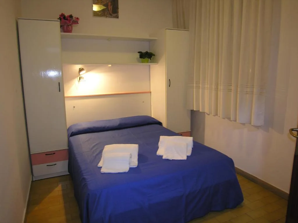 Camera Matrimoniale Piccola — Hotel Garni Tahiti