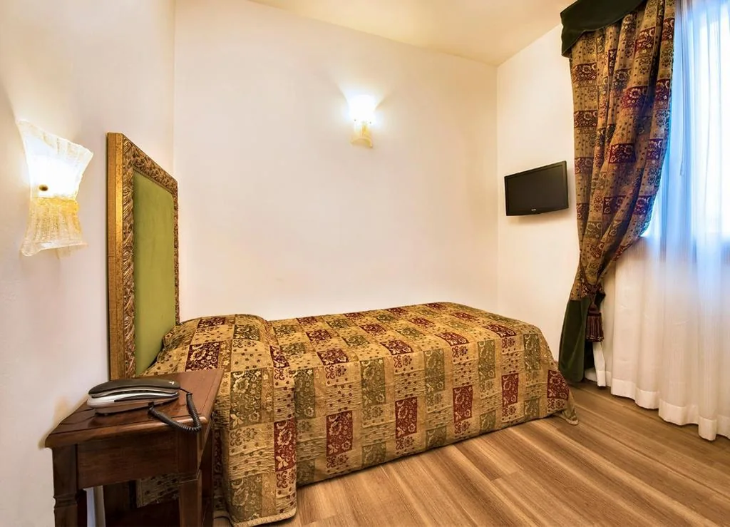 Camera Matrimoniale Piccola — Hotel Giardinetto Venezia
