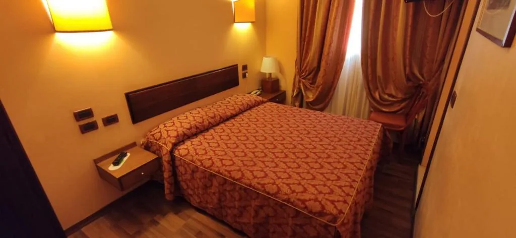 Camera Matrimoniale Piccola — Hotel Le Boulevard