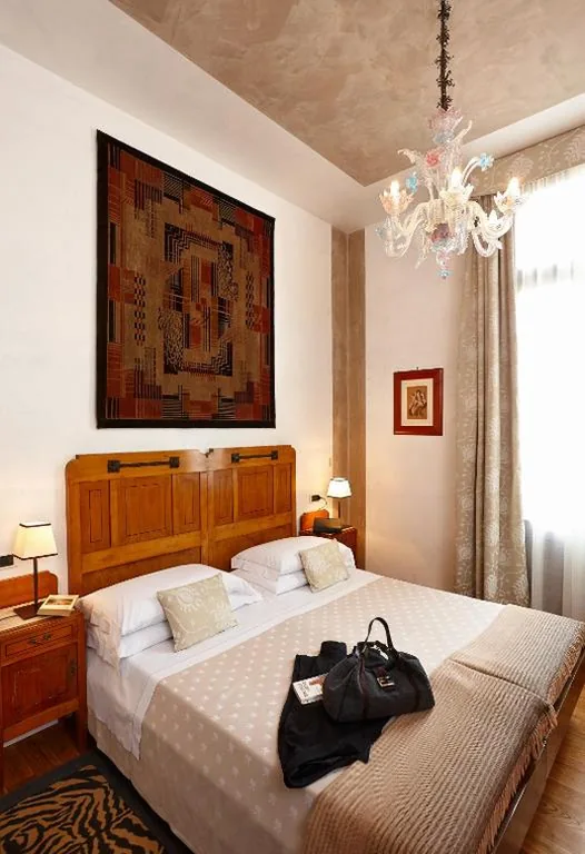 Camera Matrimoniale Piccola — Hotel Saturnia & International