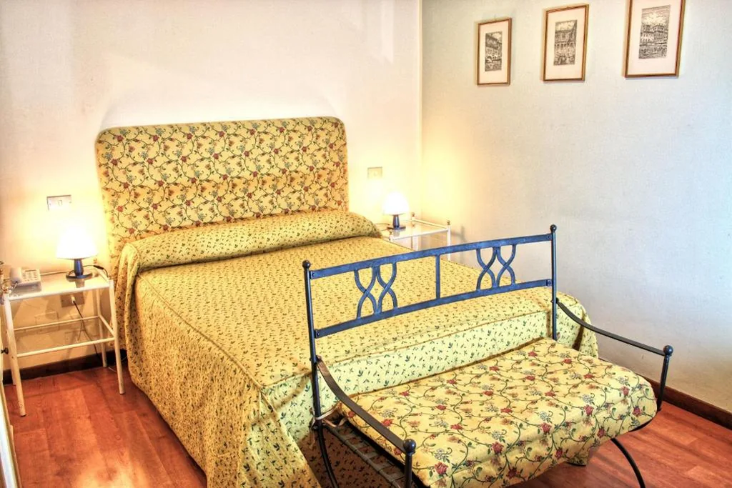 Small Double Room — Hotel Torcolo “Residenze del Cuore”