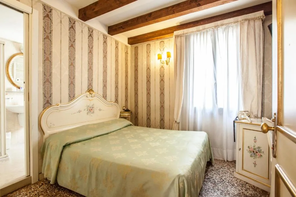 Small Double Room — Locanda Barbarigo