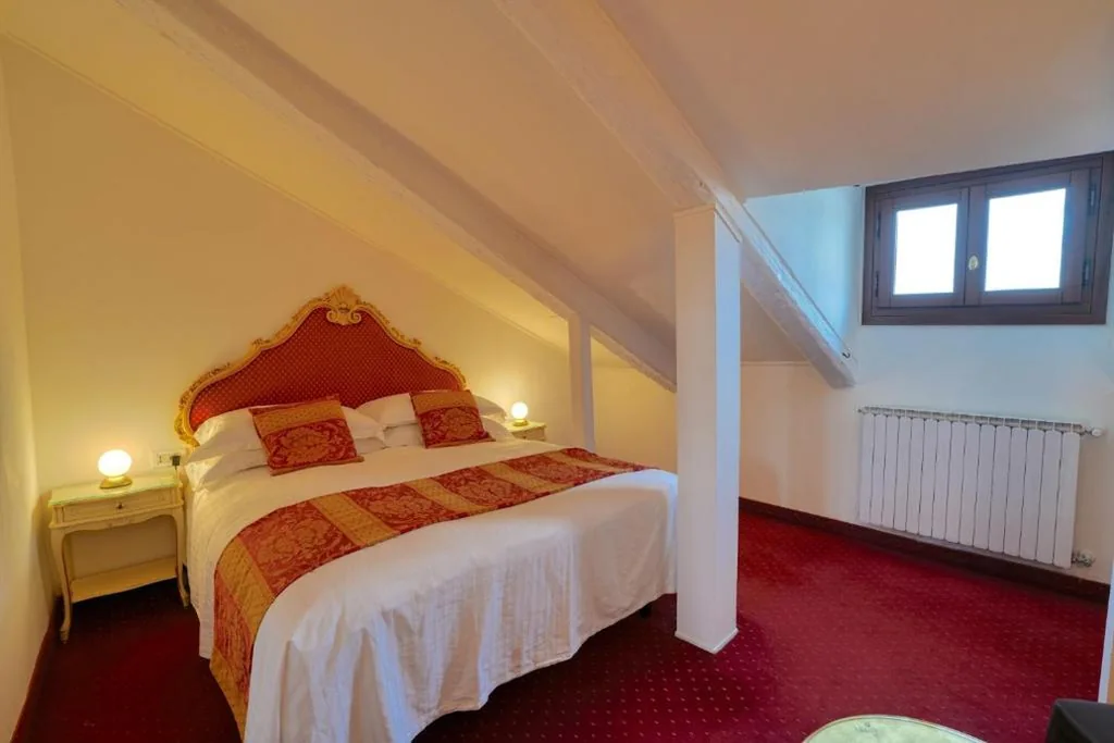 Small Double Room — Palazzo Malipiero Trevisan – Le Tre Dimore D’Epoca