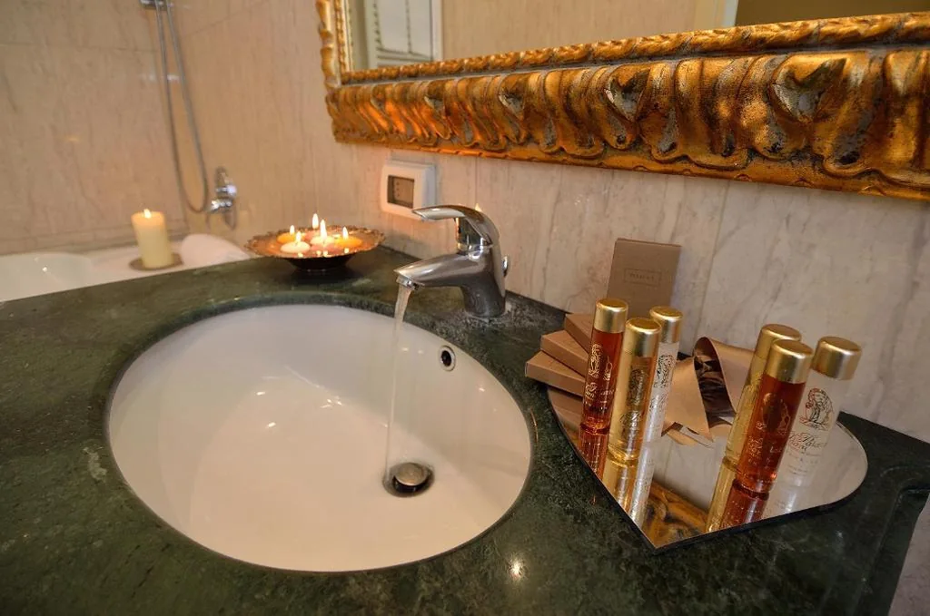 Small Double Room — Palazzo Odoni
