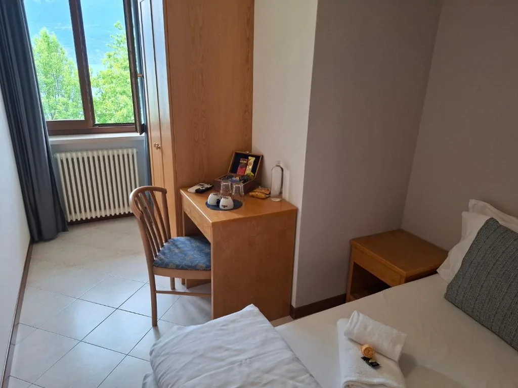 Camera Matrimoniale Piccola — Villa Josefine Lake Front – Adults Only