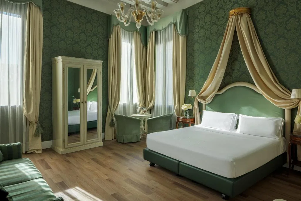 Premium Double Room with Canal View — Maison Venezia | UNA Esperienze