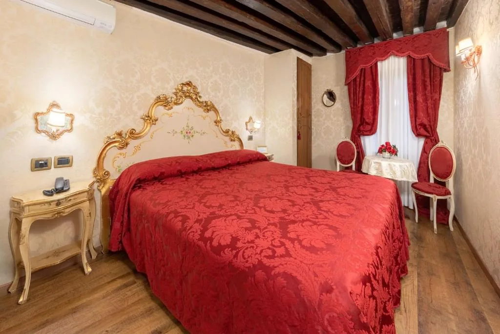 Camera Matrimoniale — Residenza La Loggia
