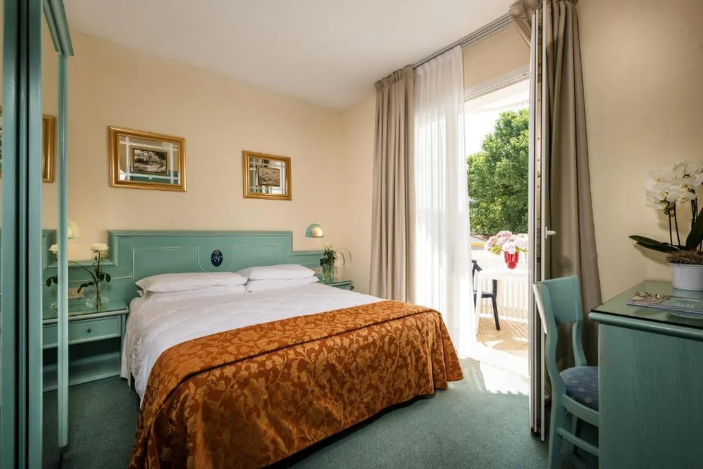 Double Room — Salus Smart & Chic Hotel