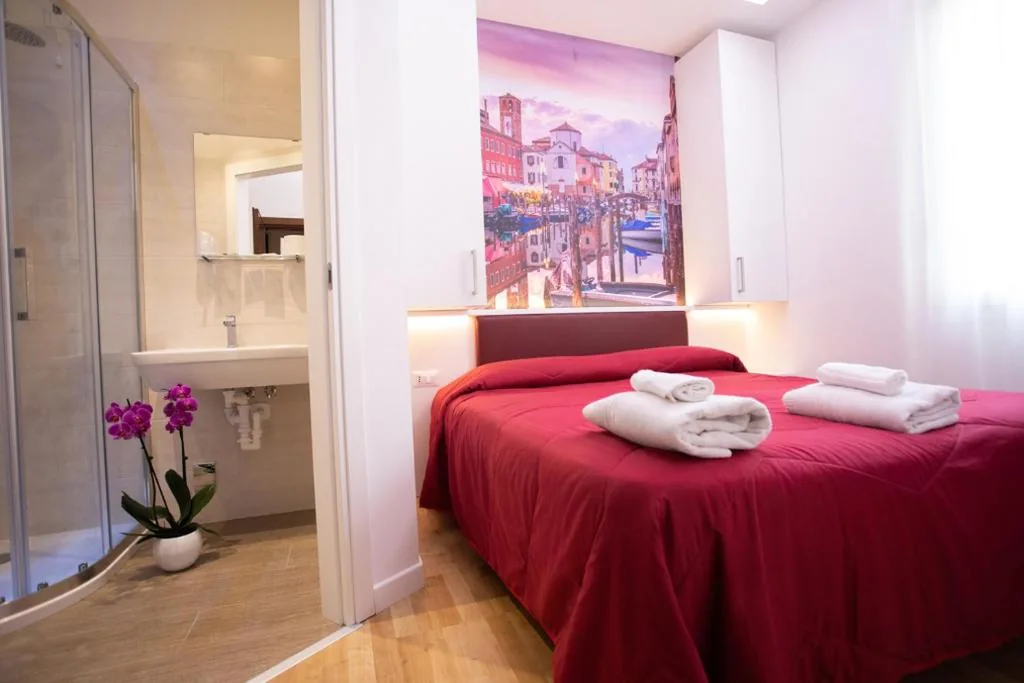 Camera Matrimoniale Small con Letto alla Francese — Hotel Ragno D’Oro