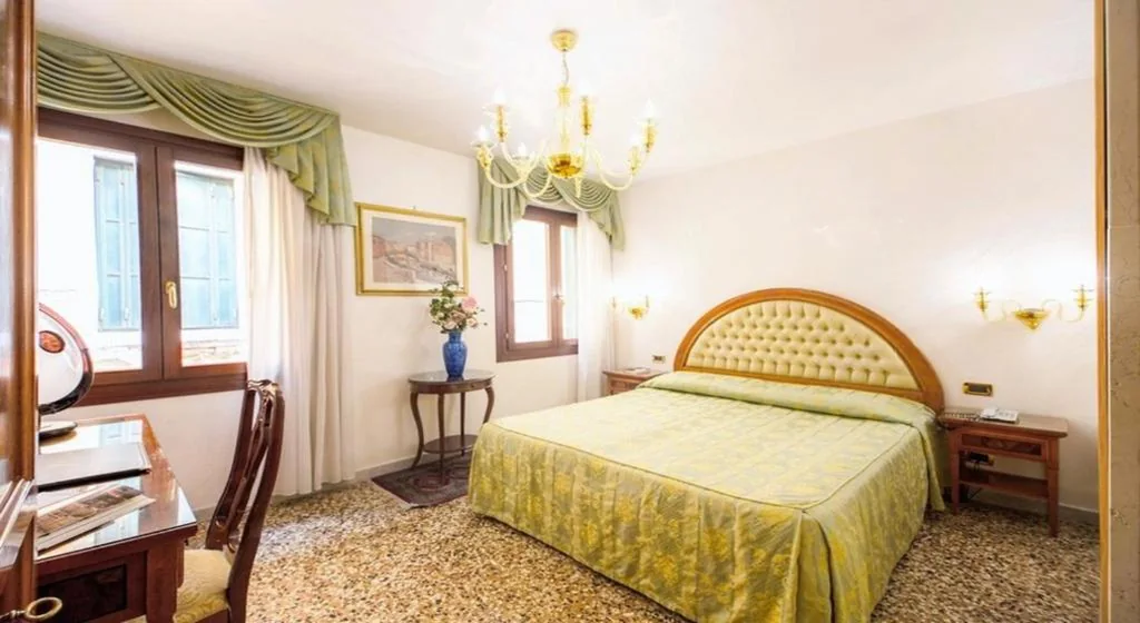 Standard Double Room — Antica Casa Carettoni