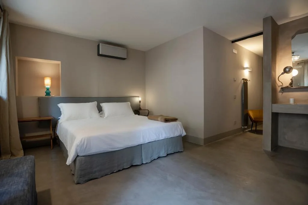 Standard Double Room — Casa Zavi
