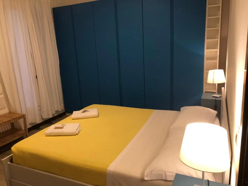 Standard Double Room with Shared Bathroom — Al CINEMA ITALIA