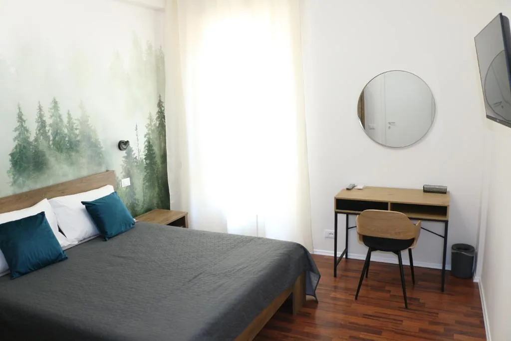 Camera Matrimoniale Standard con Bagno in Comune — Alexander House Verona