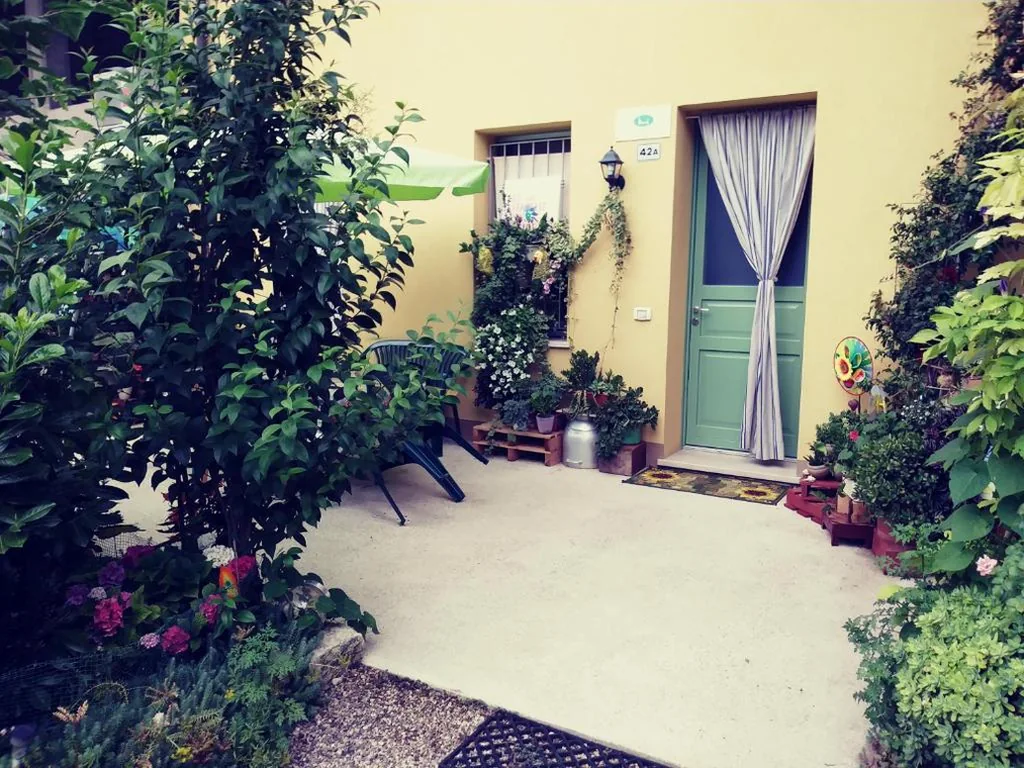 Camera Matrimoniale Standard con Bagno in Comune — B&B Peschi in Fiore
