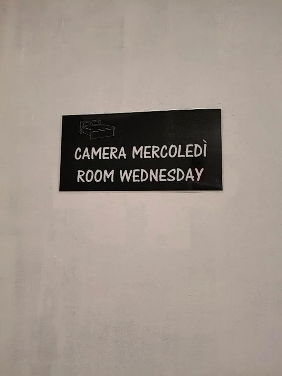 Standard Double Room with Shared Bathroom — Civico 26