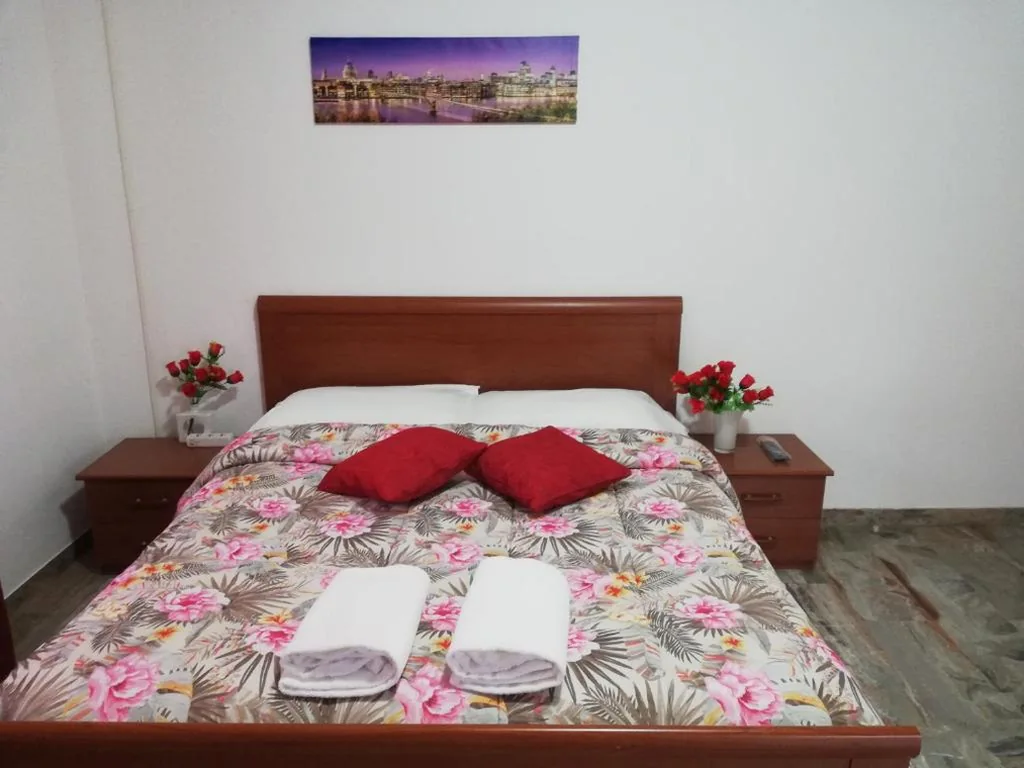 Camera Matrimoniale Standard con Bagno in Comune — Holiday Guesthouse