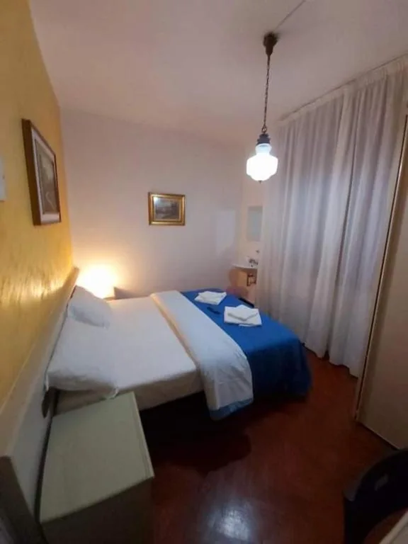 Camera Matrimoniale Standard con Bagno in Comune — Hotel Arcella