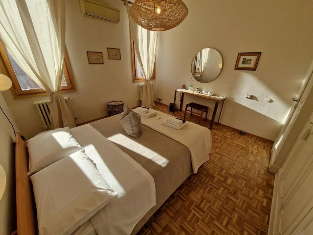 Camera Matrimoniale Standard con Bagno in Comune — Residenza La Veranda a Rialto