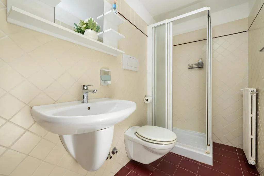 Standard Double Room with Shared Bathroom — Tre Ponti Guest House Terrace