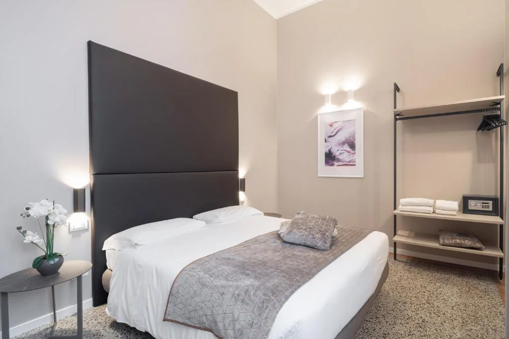 Camera Matrimoniale Standard con Vista Canale — Hotel Palazzo Martinelli Dolfin