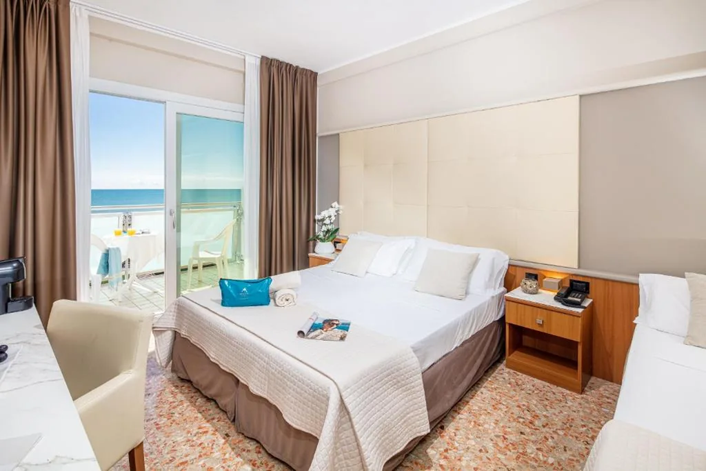 Camera Matrimoniale Standard con Vista Mare — Hotel Royal