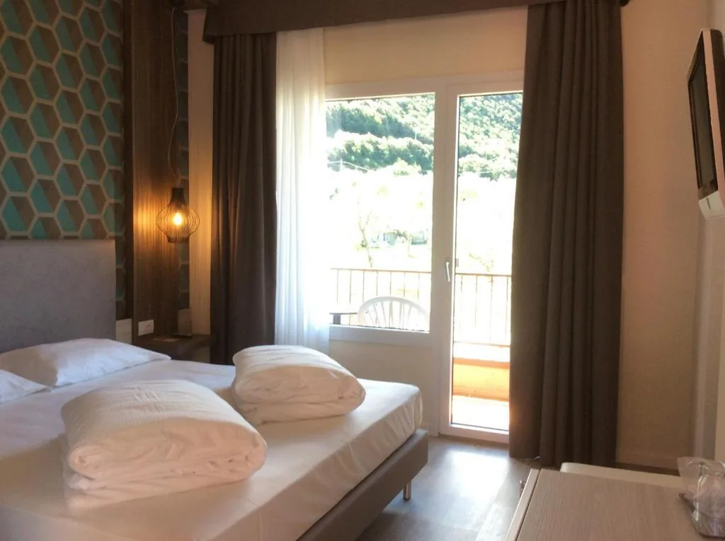 Camera Matrimoniale Standard con Vista Montagna — Hotel Anna