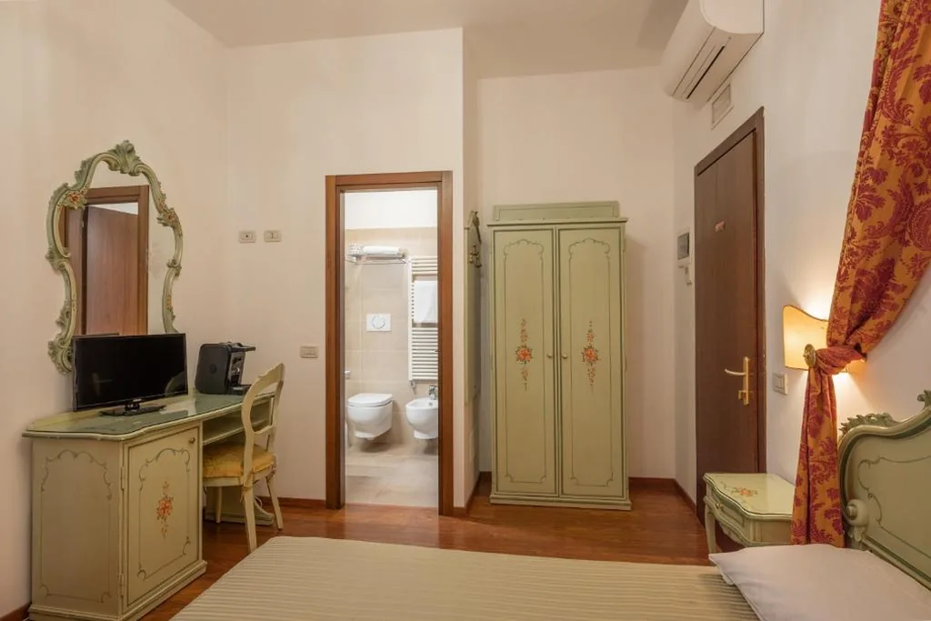 Camera Matrimoniale Standard — Hotel al Sotoportego