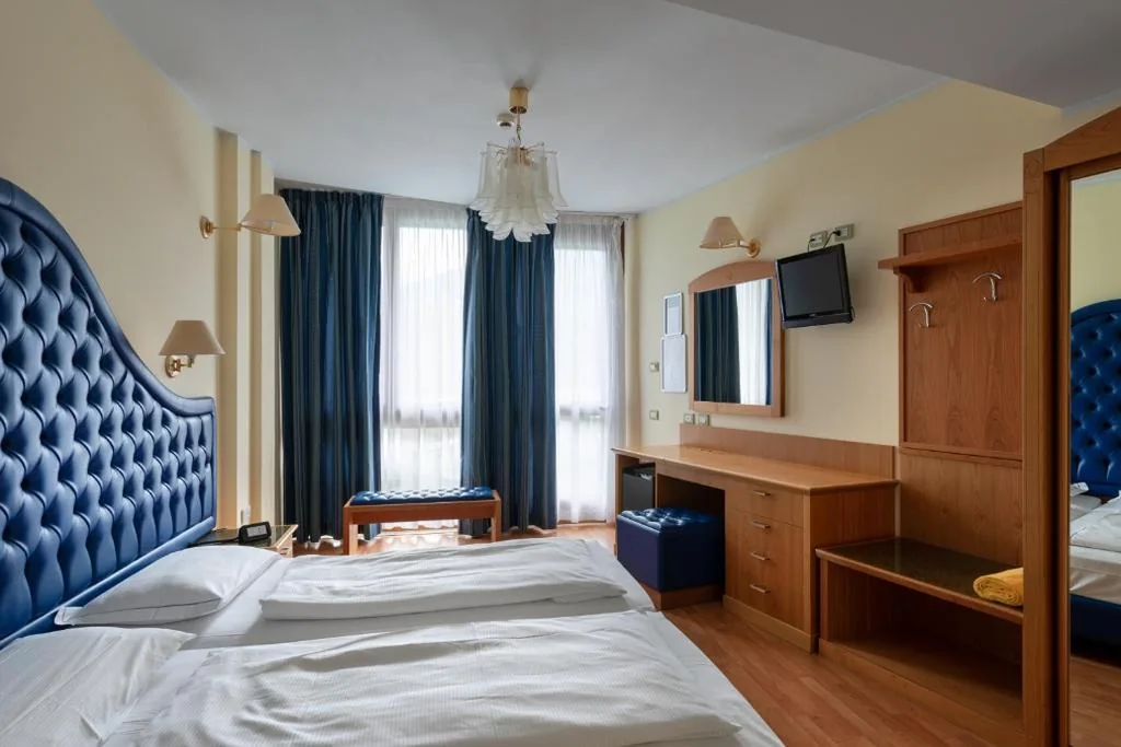 Camera Matrimoniale Standard — Hotel Alexander