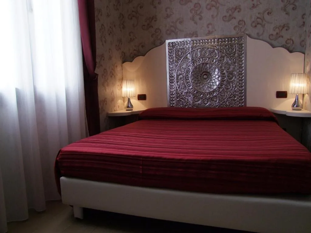 Standard Double Room — Hotel Atlanta Augustus