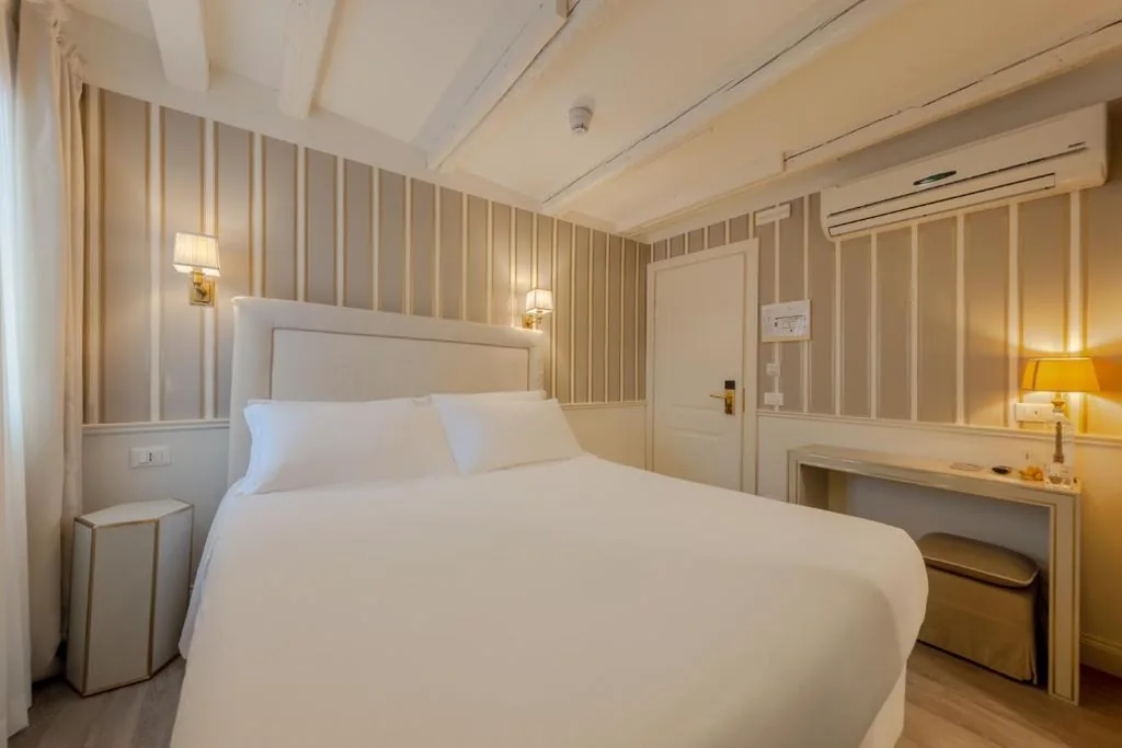 Standard Double Room — Hotel Bartolomeo