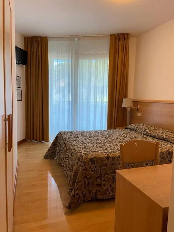 Standard Double Room — Hotel Bellevue