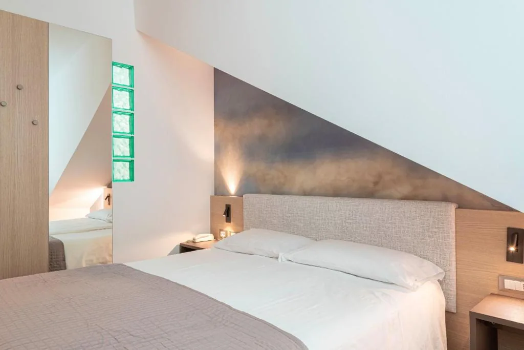Standard Double Room — Hotel Caracas