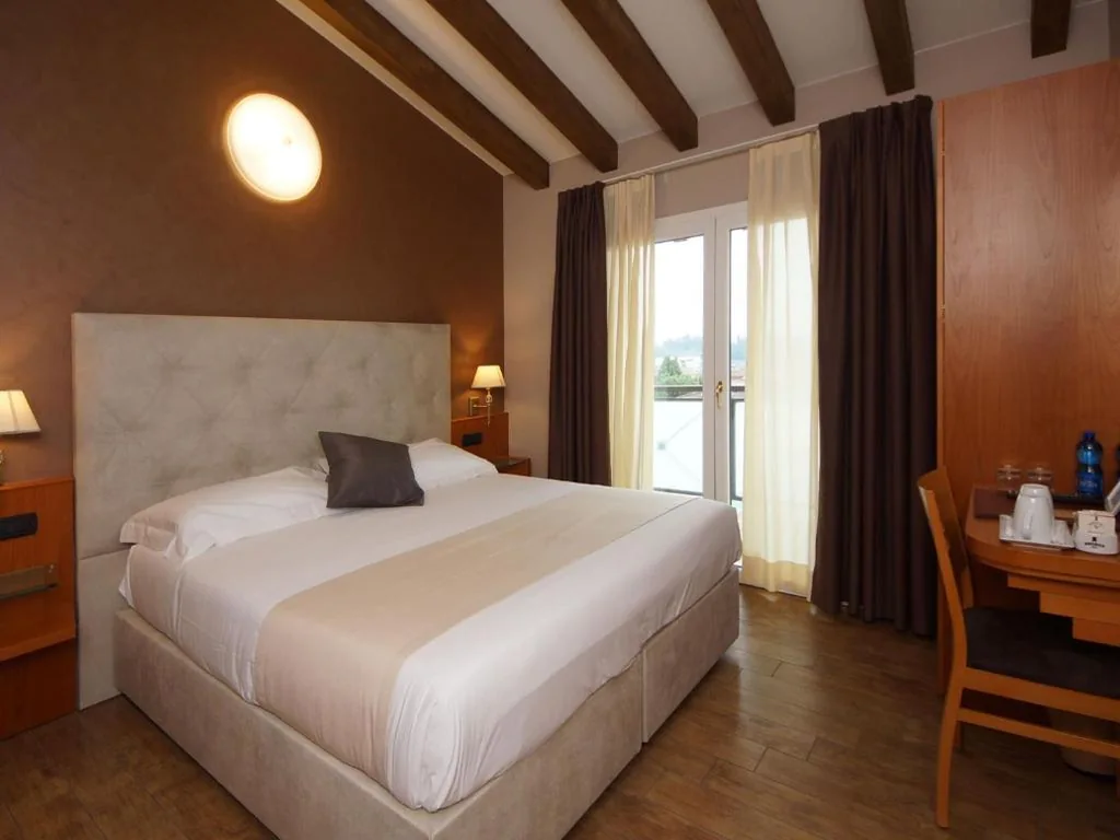 Standard Double Room — Hotel Clarin 14 by Dori