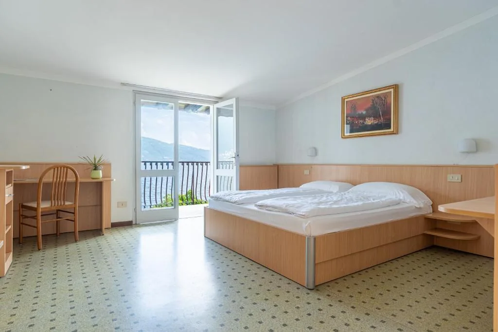 Standard Double Room — Hotel Forbisicle