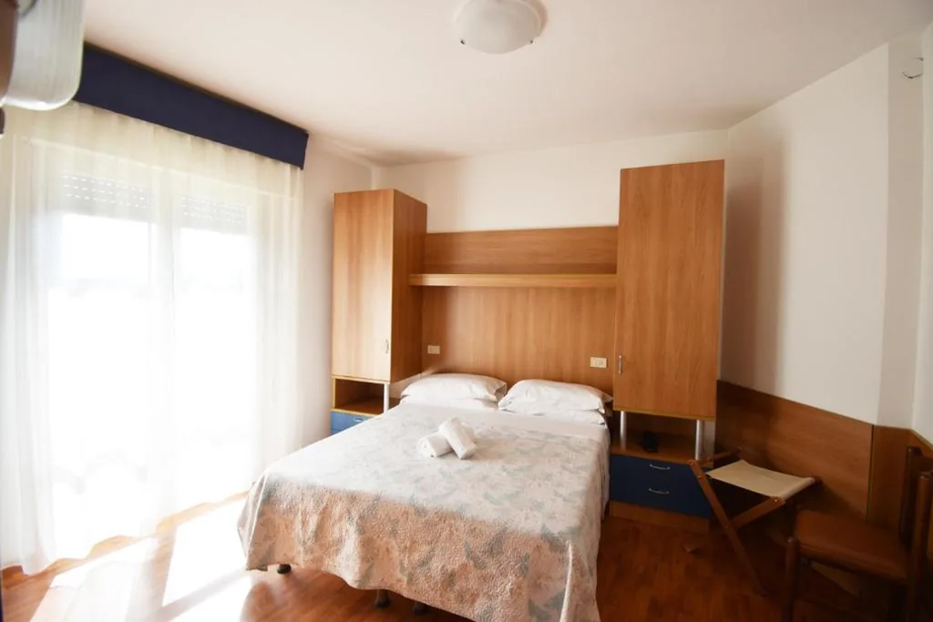 Standard Double Room — Hotel Galles